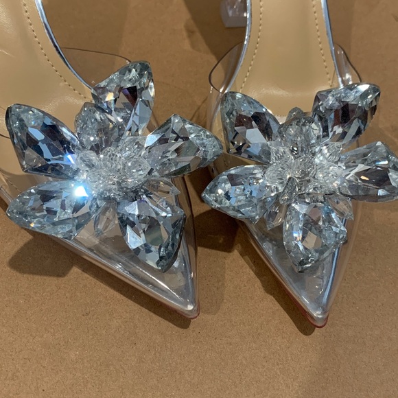 Clear pointed-toe heels with Transparent Crystal flower Embellishment - Picture 4 of 5